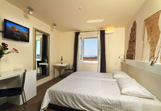 라 포르타 럭셔리 룸스