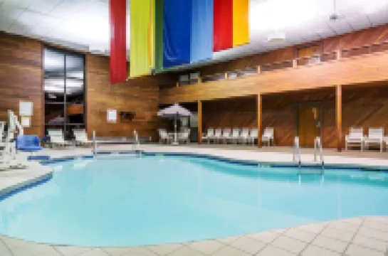 Days Inn & Suites by Wyndham Wausau