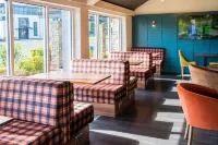Almondsbury Inn & Lounge فنادق في الفيستون