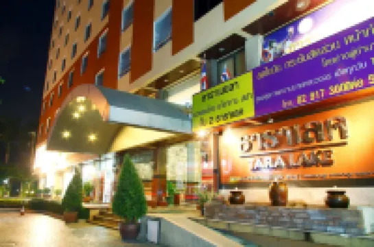 ธาราเลค โรงแรมใกล้ตลาดทวีทรัพย์พลาซ่า ร่มเกล้า