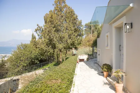 Seaview Luxurious Apartment Near Corfu Town - Adults Only by Konnect Отели в г. Керкира