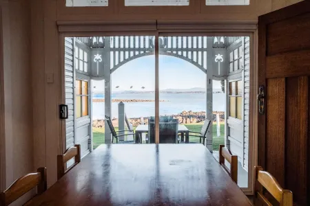 Low Head Pilot Station