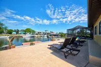 3-BR/2 Bath waterfront home with direct access to Gulf. Pool, kayaks and dock