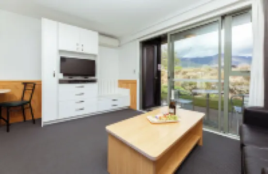 Clearbrook Motel & Serviced Apartments