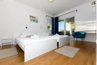 Villa Mermaid - Heated Pool, Sea Views & Beach 120m I Split Riviera - Pet friendly
