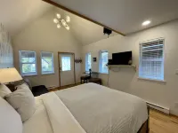 Cozy Cabin Near Walking Trails and Beaches!