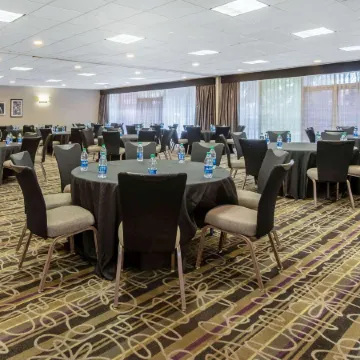 La Quinta Inn & Suites by Wyndham New Orleans Airport