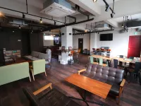 RED HELMET House＆Sports Bar Hiroshima فنادق في هيروشيما