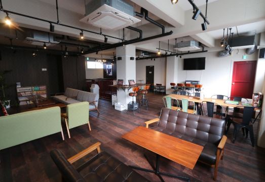 2. 레드 헬멧 하우..