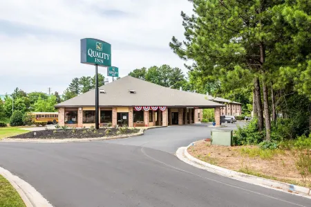 Quality Inn Stockbridge Atlanta South Отели рядом с достопримечательностью «Eagles Landing Country Club»