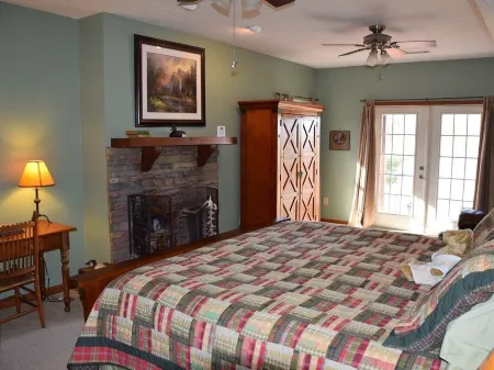 Long Mountain Lodge Bed & Breakfast