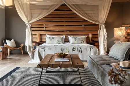 Rhino Ridge Safari Lodge