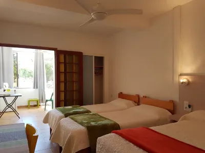 Hôtel Punta e Mare des Chambres ou des Appartements T2 Hotels in Cargese