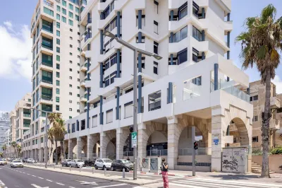 Chic 3Br Apt w Parking on the Beach by Sea N Rent โรงแรมใน