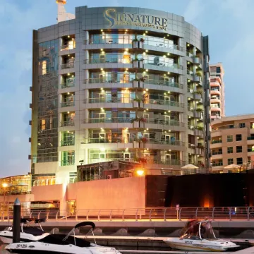 Signature Hotel Apartments and Spa Отели рядом с достопримечательностью «Торговый центр The Beach»