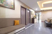 RedDoorz Near Uns Solo Hotels in Karanganyar