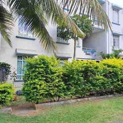 Allamanda Apartments - 100m Bain Boeuf Beach Hotel Exterior