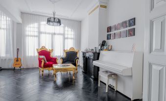 Sézane's Lodges: Shared Home - Not Hotel - in Museum District - Housity