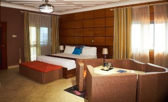 Triple Hill Hotel