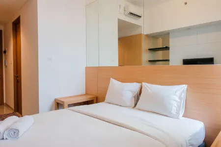 Simply and Homey Studio Apartment at Tree Park City Отели рядом с достопримечательностью «PD.PJM(Putra Jaya Mandiri)»