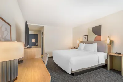 Spark by Hilton Knoxville North I-75 Hotels near Clinton Plaza