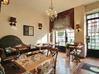Casa Joaquin Boutique Hotel Hotels near Foch Square