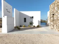 Lil Paros Luxury Suites