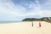 Amino Guesthouse Bench