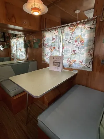 Emberglow Outdoor Resort Отели в г. Купер Гэп