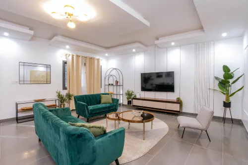 Lighthouse Signature Suites - Homestays
