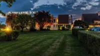 Logis Hostellerie d'Aussois فنادق في Semur-en-Auxois