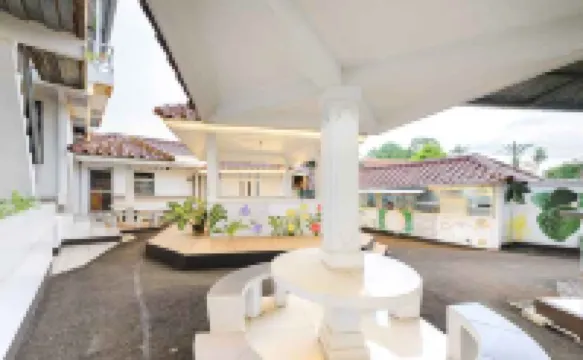 紅多茲伊斯蘭酒店-近茂物噴泉公園