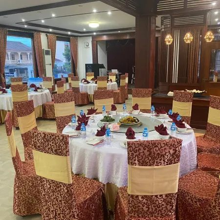 Anoulackkhenlao Hotel Отели в г. Пхонсаван