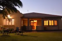 Modern Farm Hotels in Дитсоботла