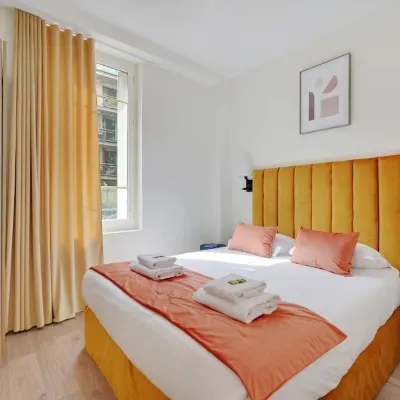 La Lumière de Paris Hotels near LVMH Fragrance Brands