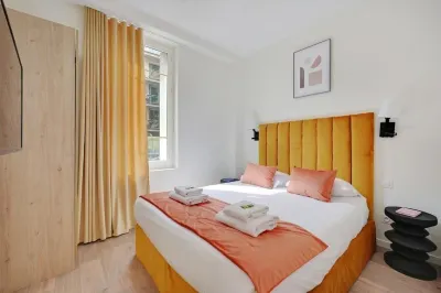 La Lumière de Paris Hotels in Levallois-Perret