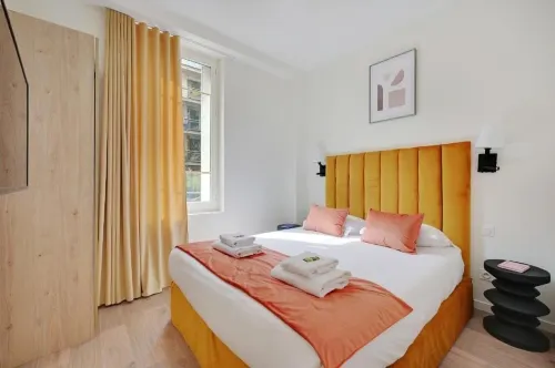 La Lumière de Paris Hotels in Levallois-Perret