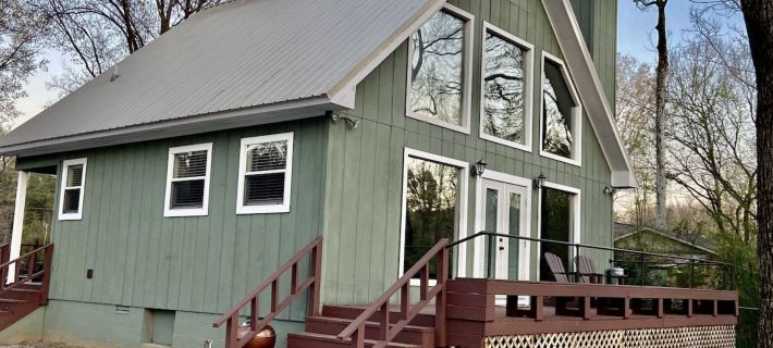 Riverbend Serenity Cabins Hotele w: Cleburne County