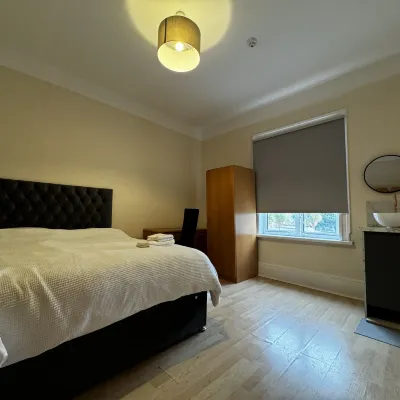 スターリング ハウス B&B ヒースロー クランフォード周辺のホテル