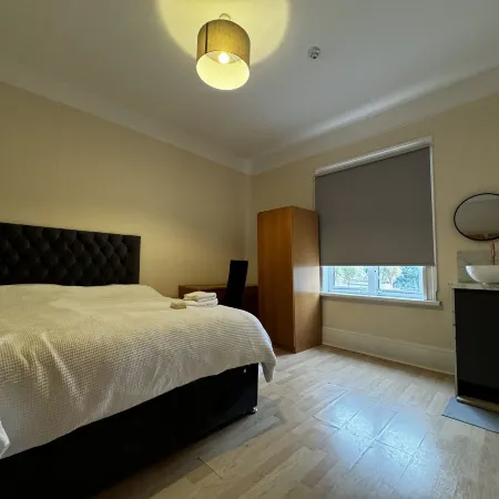 Sterling House B&B Heathrow Отели рядом с достопримечательностью «Фелтхам»