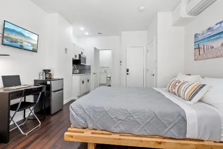 Ututu Stay West Отели в г. Йидон