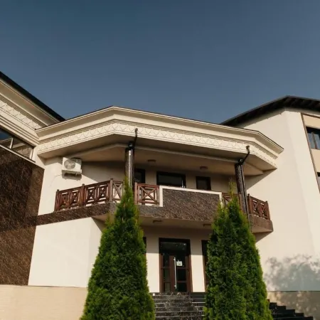 Giowine Hotel & Restaurant