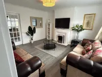 Cosy 3-bed Retreat - Garden, Parking & Bbq Hotels in Rubery