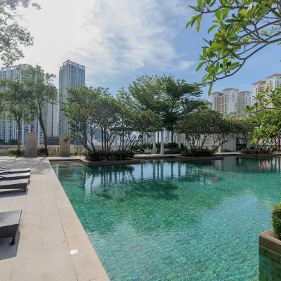 Straits Quay Waterside Suite, Vacation Home Hotels near The One Academy Penang