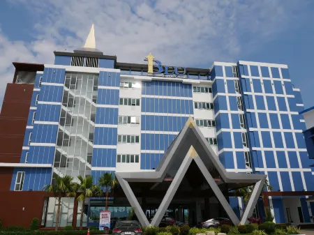 Blu Hotel Отели рядом с достопримечательностью «Wat Phra in Plaeng»