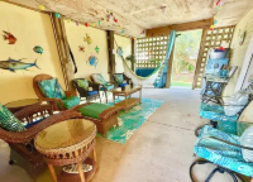 Updated & Roomy 4Br Coastal Home. Sleeps 10. 6 Beds. Great Area. 3 Nite Minimum!