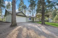 Family friendly house in Many Lakes with Hot Tub