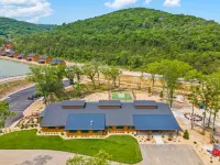 Private Hot Tub and Spacious Outdoor Deck - Inviting Getaway Hotels in Hollister