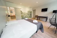 Une Histoire de Famille Hotels in Collobrières
