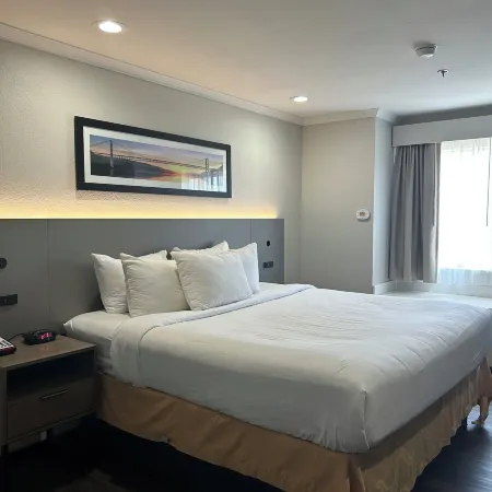 Econo Lodge Inn & Suites Santa Rosa South